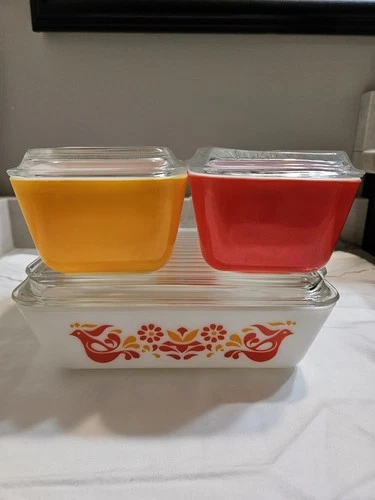 Vintage Pyrex Friendship Refrigerator 8 piece Dishes & Lids  501-503 B