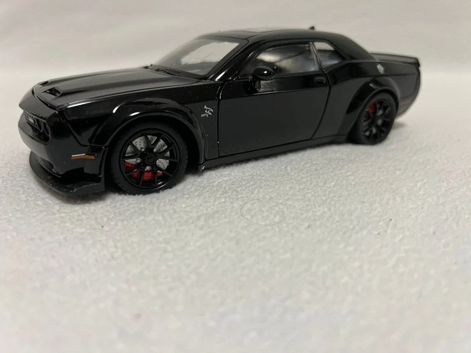 1:24 Dodge Challenger Hellcat Alloy Diecast Toy Car Model Sound Light Pull Back - Image 3 of 4