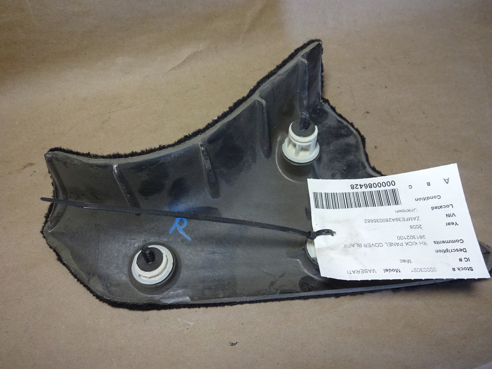 Maserati Quattroporte  - Right RH Kick Panel Moulding Trim Carpet 9813021