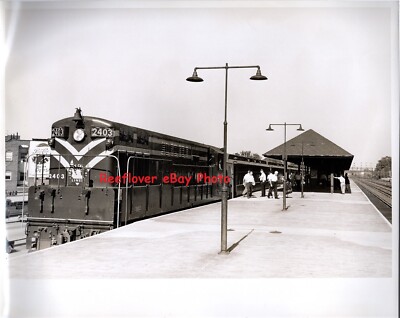 8x10 Jersey Central Lines Railroad Studio B Station Stop Loco #2403 with People