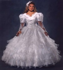 Victorian Empress Medieval Wedding Dresses With Ruffles Long Sleeve Lace Gowns