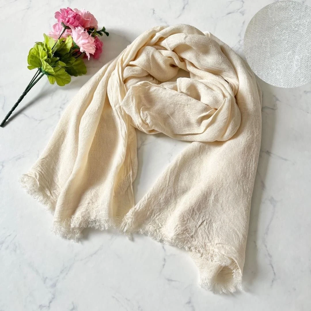 Grande écharpe étole unisexe GUCCI en soie ivoire motif GG 190 cm x 70 cm