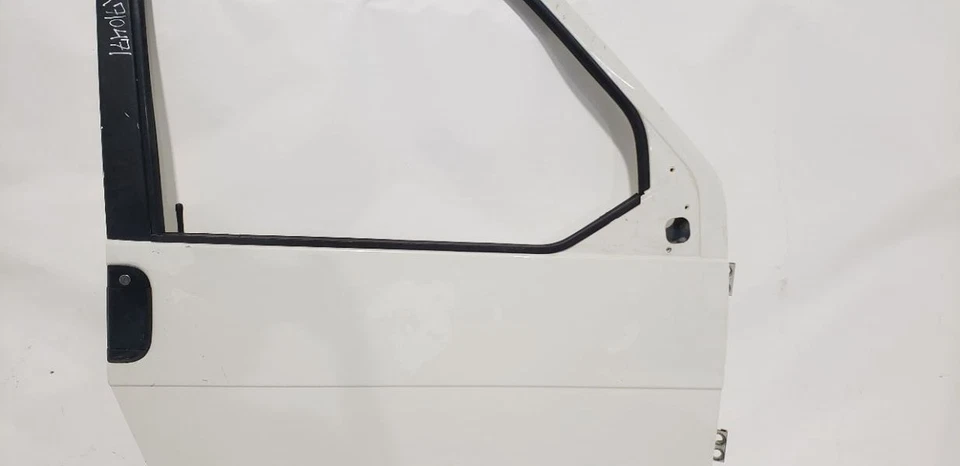 Front Right Door Bare Shell White OEM 2000 2001 2002 2003 Volkswagen Eurovan - Image 4 of 4