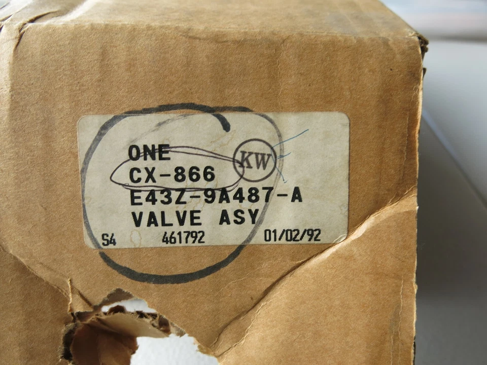 Válvula de retención de inyección de aire secundaria Ford Motorcraft CX-866 para Ford Tempo 1984 Foto 2 de 2