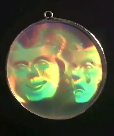 9ct gold store holographic pendant