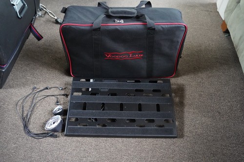Voodoo Lab Dingbat Large Pedalboard w/ 12-Output Isolated Power Supply