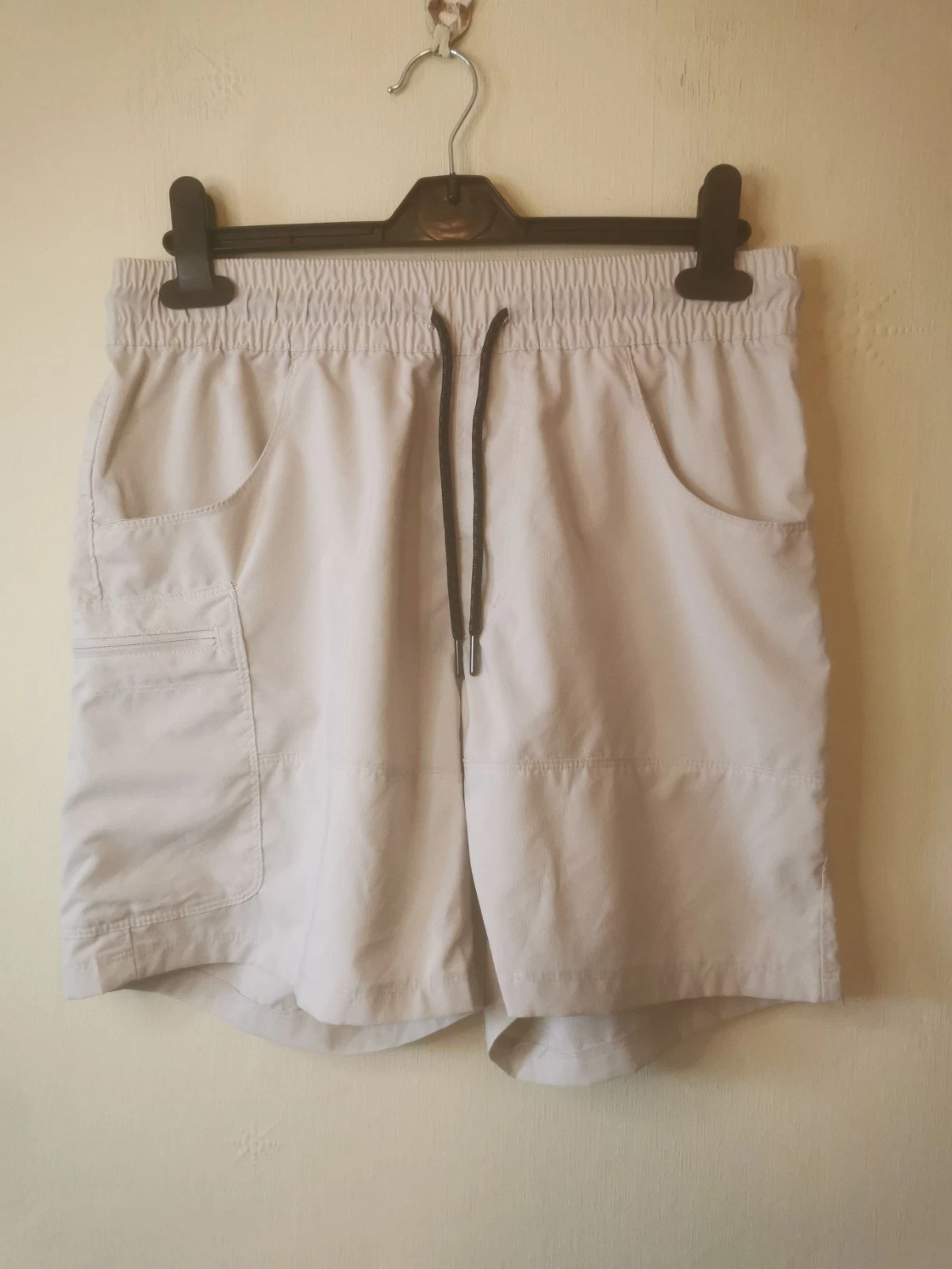 Columbia Cargo Shorts Size Small M Beige Pockets Walking Hiking Quick Dry W30