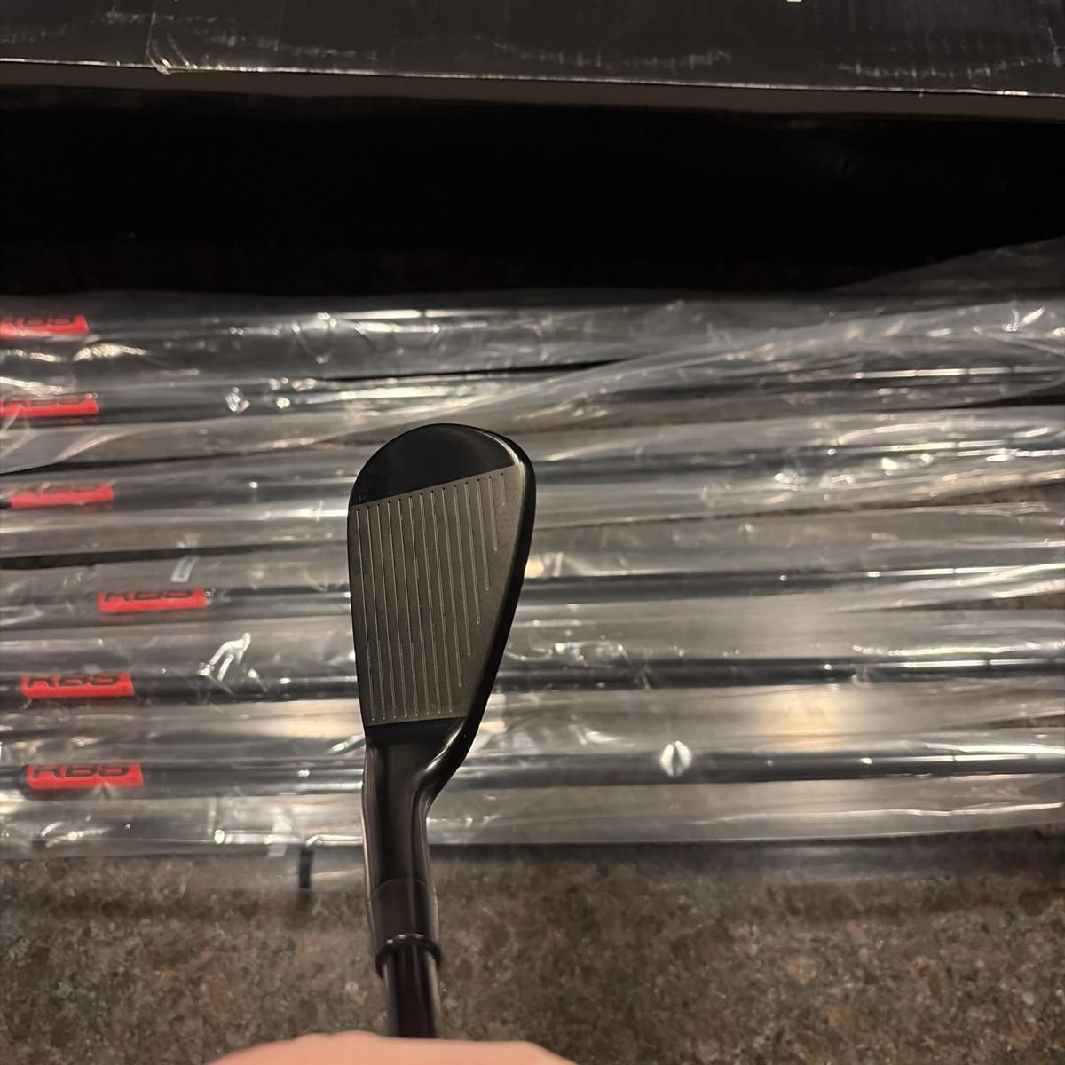 Takomo Dark Irons 301 CB 4-PW, KBS Tour 130 X Black pearl Shft