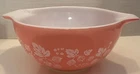 Pyrex 442 Pink Gooseberry 1.5 qt Cinderella Mixing Bowl -EUC