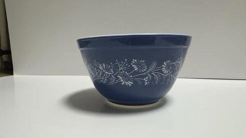 PYREX Colonial Mist Mixing Bowl  401 Blue With White Flowers Mint Vintage