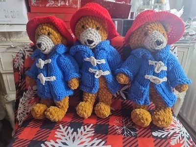Handarbeit gestrickter Paddington Bär groß 35 cm 3 Stück verfügbar.  