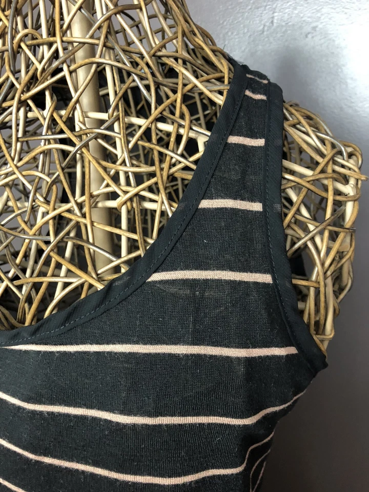 Regata listrada Double Zero preta e marrom com costas abertas transparentes tamanho pequeno - Imagem 2 de 4