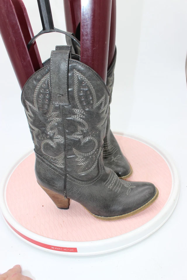 Very Volatile Denver Western Boots Women's Size 8.5 Gray Studded HIGH Heels - Image 3 of 4