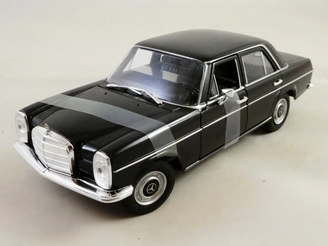 Welly Mercedes Benz 220D W115 black 1968 1/24 24091W - Immagine 2 di 2