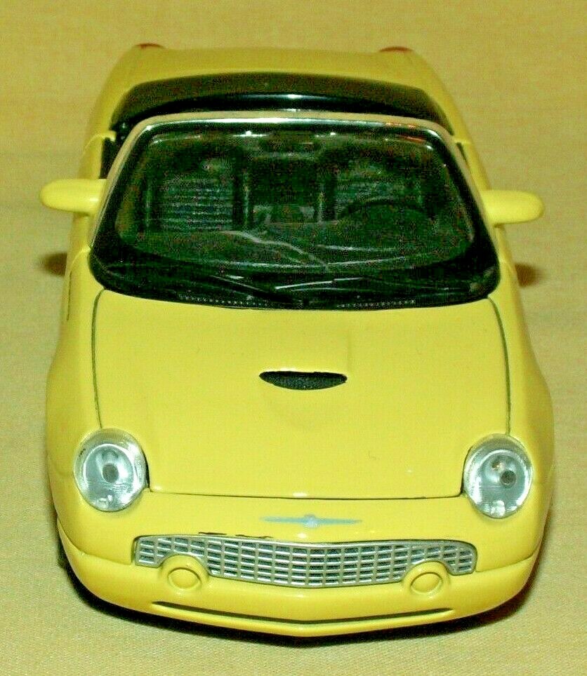 FORD THUNDERBIRD CONVERTIBLE MAISTO 1:25 PALE YELLOW SHOW CAR NO