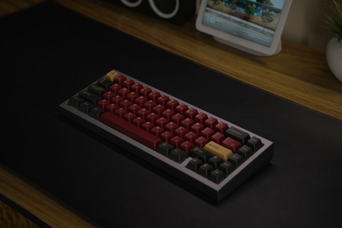Custom 65% Mechanical Keyboard (Japanese Keycaps, Poppy and Creamy) READ DESC! - Picture 2 of 22