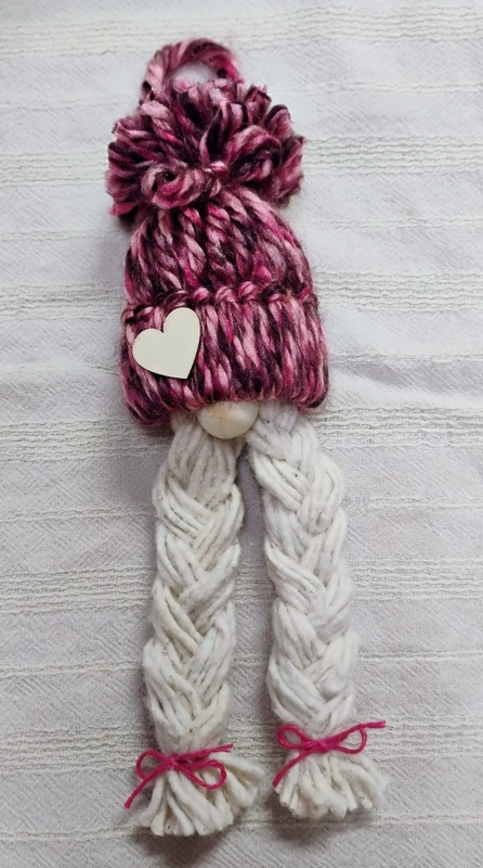 New Handmade Yarn / Macrame Gnome Ornament Christmas / Valentine's Day Heart