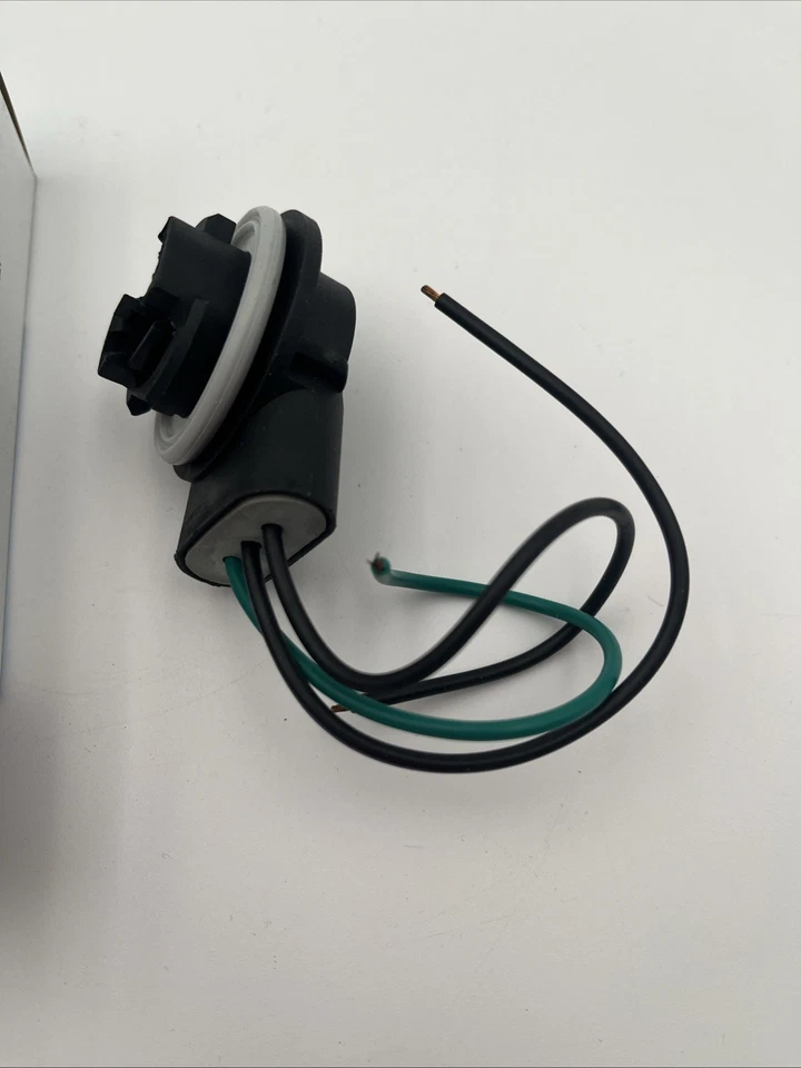 Enchufe de luz de freno y enchufe de luz trasera CARQUEST PTA1048 Foto 3 de 4