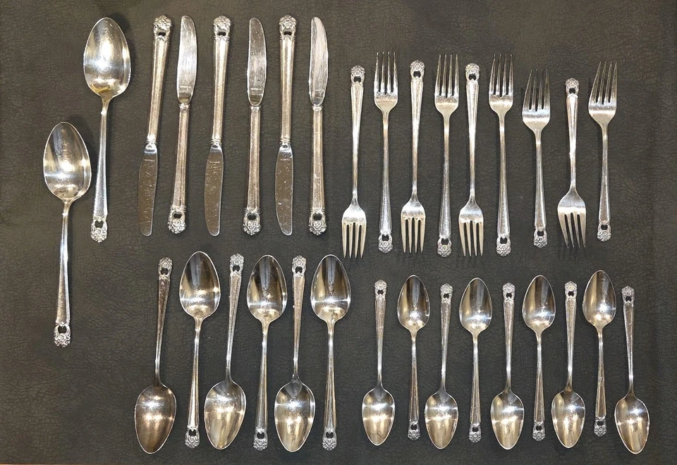1847 Rogers Bros IS Flatware Silverware "Eternally Yours"  Random Set Of 32 - Image 2 of 4