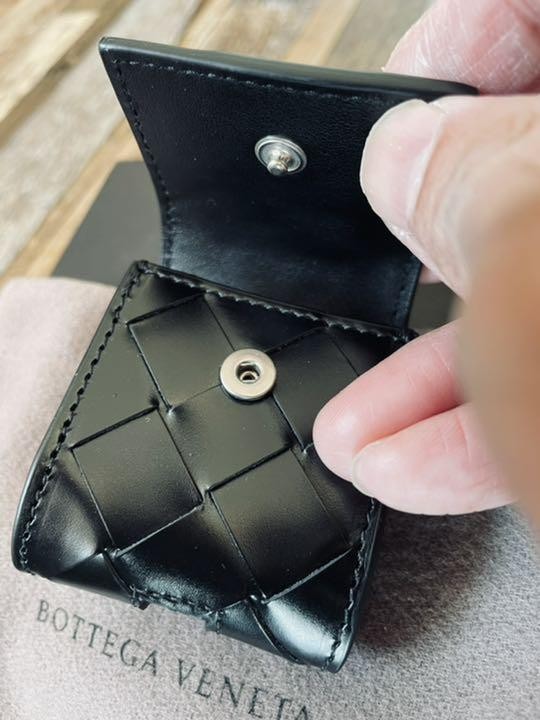 「BOTTEGA VENETA」Black Leather airpods s-l400.jpg