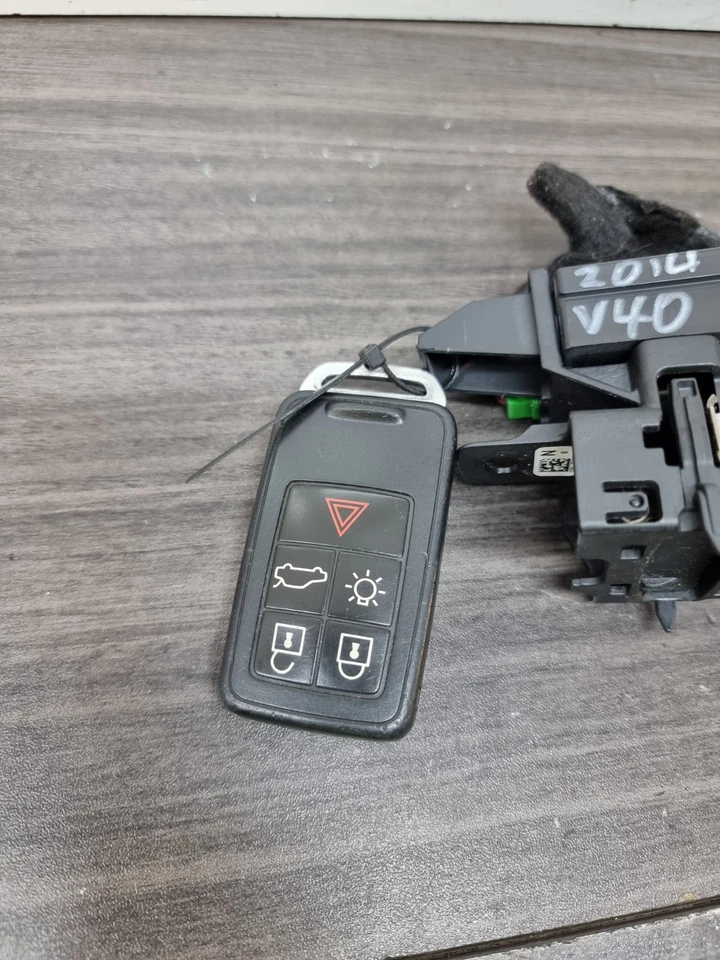 VOLVO V40 2012-2016 IGNITION LOCK BARREL WITH KEY 28227917 - Image 2 of 4