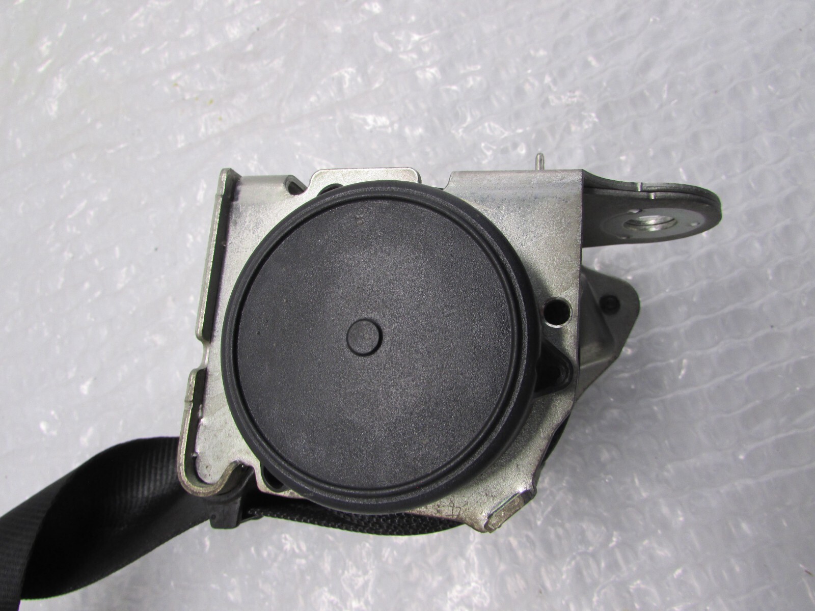 2014-2017 MASERATI QUATTROPORTE REAR CENTER MIDDLE SEATBELT RETRACTOR 6700125100