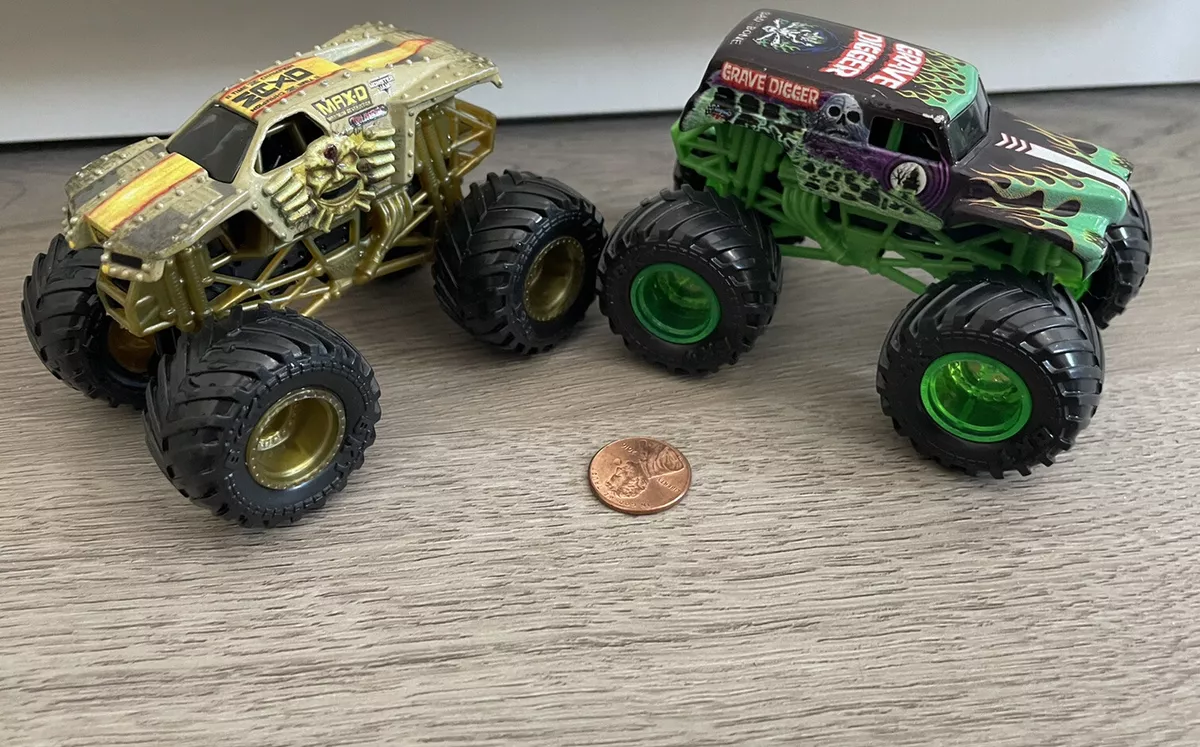 Monster Jam, Official Reveal The Steel 4-Pack of Color-Changing Die-Cast  Monster Trucks, 1:64 Scale