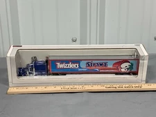 KENWORTH W-900 Truck and Van Trailer TWIZZLERS Candy Hershey Spec-Cast 1:64 NIB