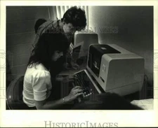 1985 Press Photo Joy Alexander and Sheila Stegmeyer work at Vo-Tech School