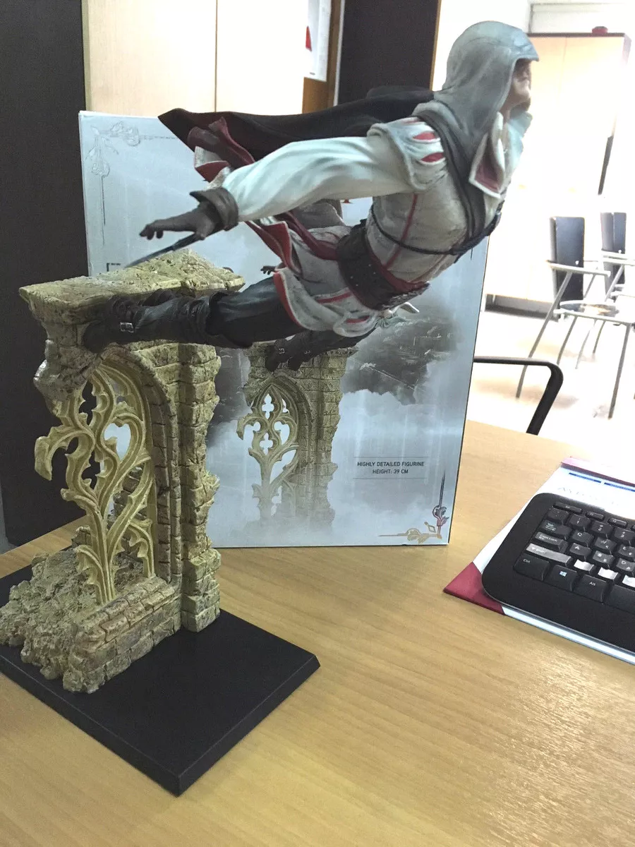 ASSASSIN'S CREED II LEAP OF FAITH EZIO FIGURE