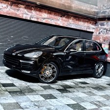 Edition 1500 pcs. 1/18 Minichamps Porsche Cayenne Turbo S 2014 958 Facelift Jet