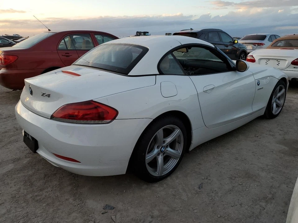 Б/у резервуар жидкости стиральной машины подходит: 2011 Bmw Z4 с омывателями фар класса A - Изображение 3 из 4