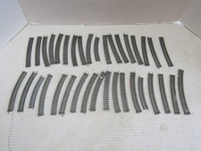 LOT 36 PIECES N SCALE GAUGE RAILROAD TRAIN TRACK VARIOUS CURVES PARTS LAYOUT