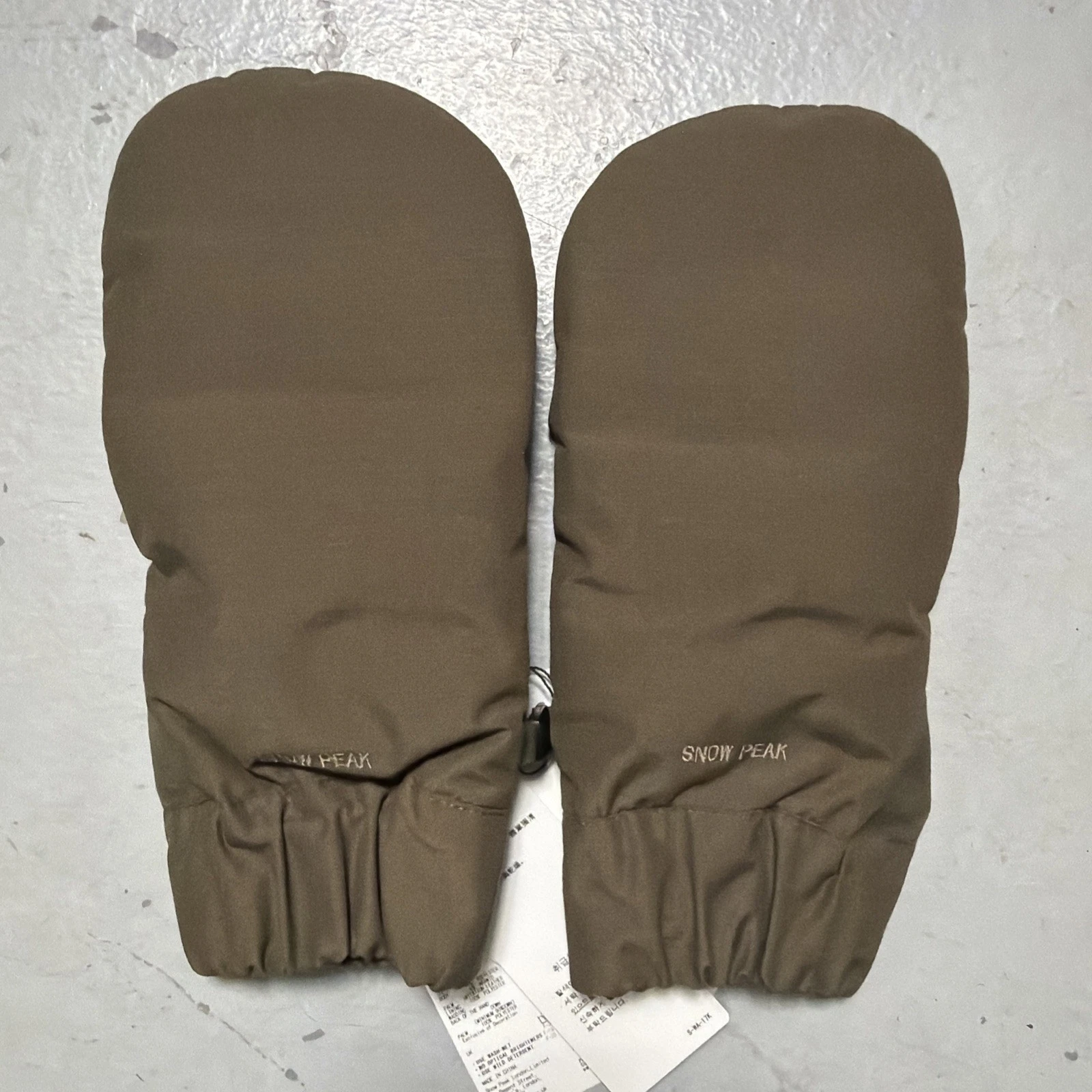 Snow Peak Japan FR Down Mittens Outdoor Camp Gloves Dermizax Fabric S NWT $130+
Opens in a new windo