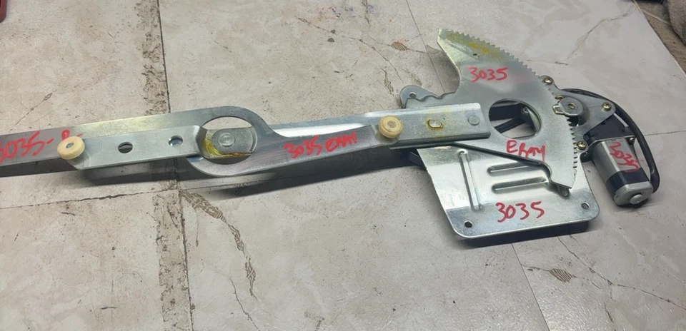 1995-05 S10 BLAZER 94-04 S10 S15 Right Front Door Power Window Motor & Regulator - Image 4 of 4