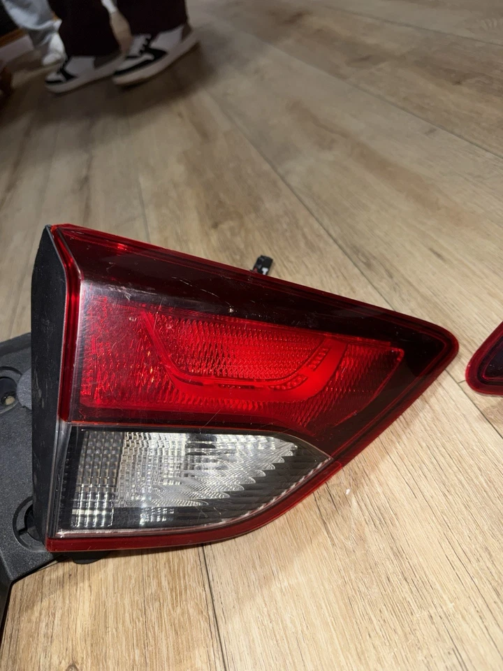 21-23 Chevrolet Trailblazer luz trasera ambos lados Foto 3 de 4