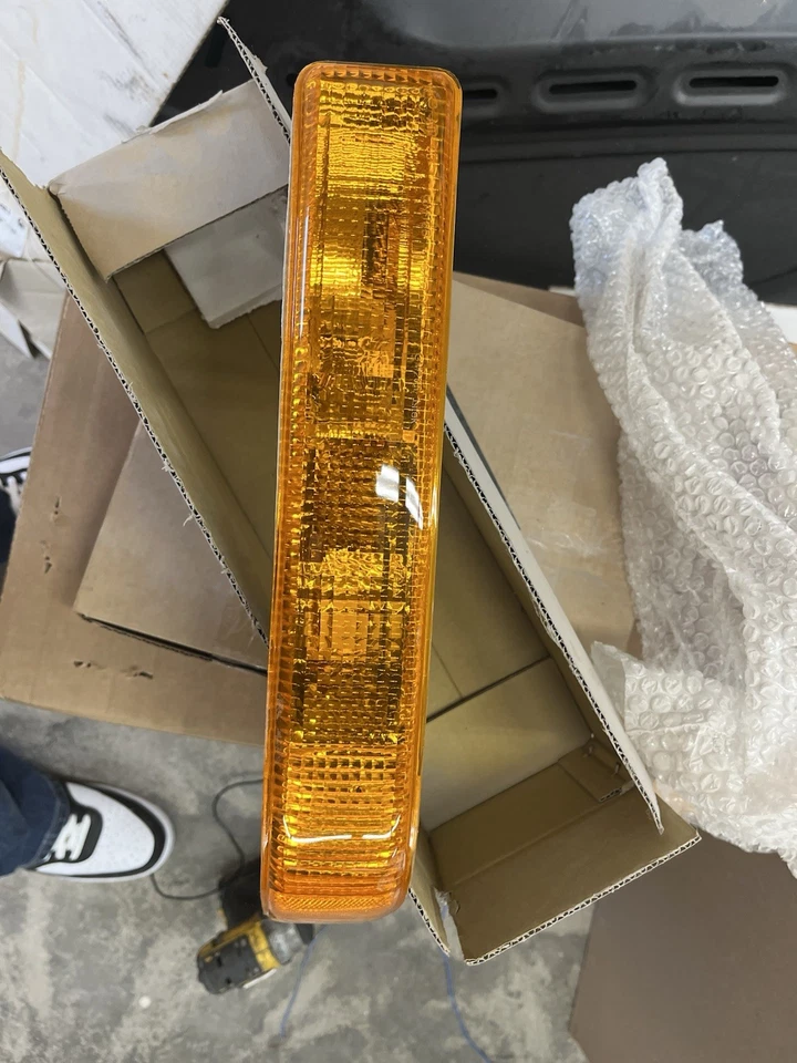 Gm2520162v Genuine Oem 98-05 S10 Wo/fog Lmp Under Headlight - Image 3 of 3