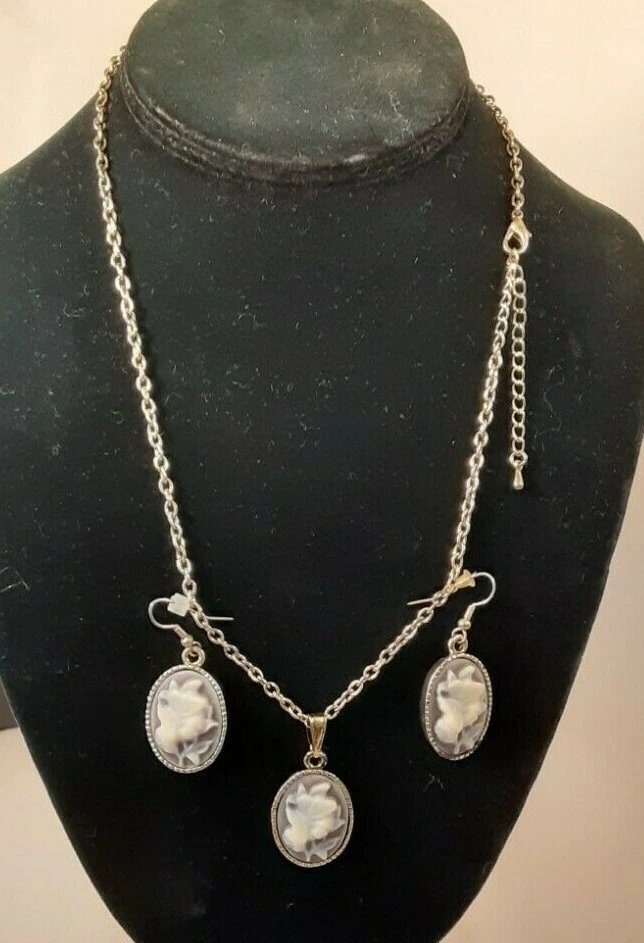 Vintage Butterfly Flower purple Cameo chain necklace pendant