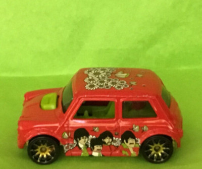 Hot Wheels Beatles Yellow Submarine Red 