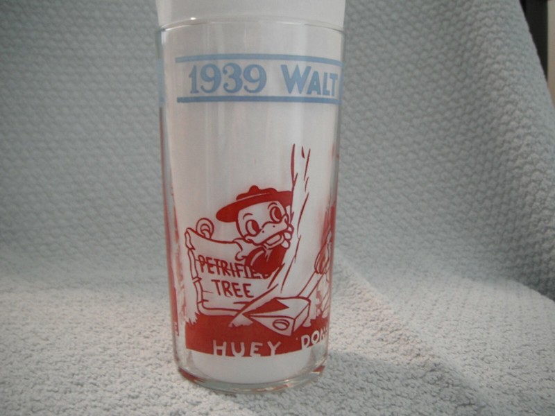 Rare 1939 Walt Disney All Star Parade Donald Duck and Friends Dairy Glass