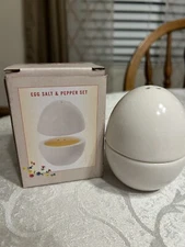 New In Box  EGG Shaped  Salt and Pepper Shaker Set Cracker Barrel Exclusive