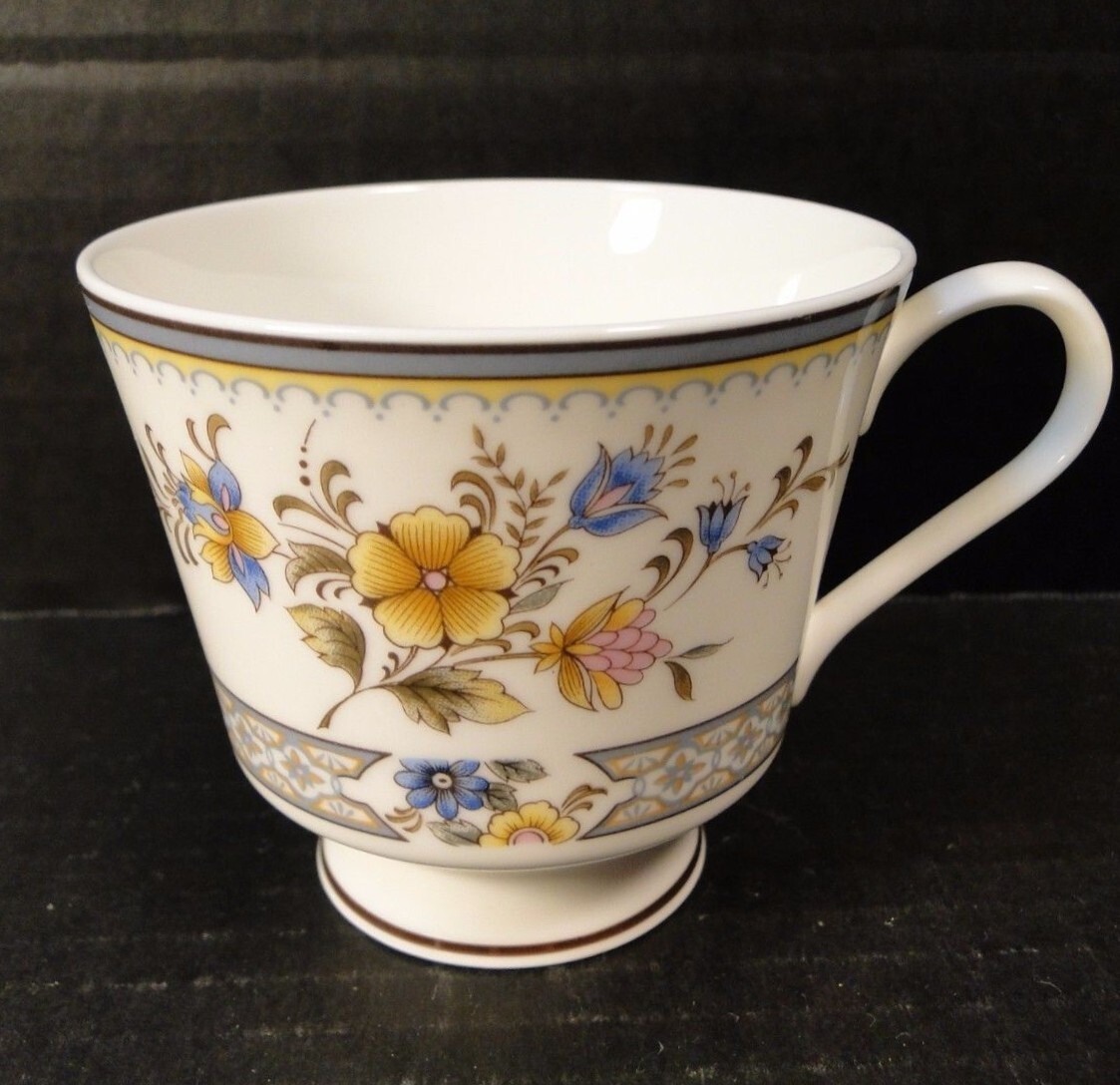 Set of 2 Mikasa Bone China #A1190 CHIPPENDALE Cup Saucers Set of 2 Mikasa Bone China #A1190 CHIPPENDALE Cup Saucers