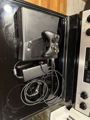 Microsoft Xbox 360 Black Console With Controller - Tested And Functional!