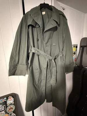 Vtg US Military Fieldcoat Men's 44R Centre MFG Co Green - Image 1 of 4