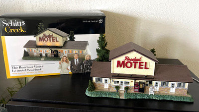 Dept 56 THE ROSEBUD MOTEL SCHITT'S CREEK Hot Properties 6013684 LIGHTS UP! NEW