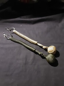 (2) Two Brand New 1 Inch Ball Paracord Monkey Fist Keychains 2 Different Colors