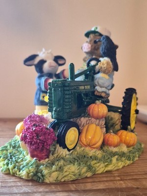 Mary's Moo Moos Enesco John Deere Tractor Cow Figurine 112646 Fall Harvest Scene