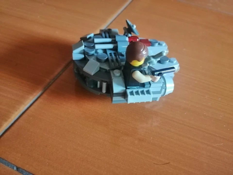 LEGO Star Wars 75030 Millennium Falcon, foto 4 di 4