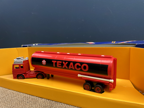 VINTAGE CORGI C1250 VOLVO TANKER - TEXACO LIVERY - DIE - CAST MODEL HGV - Picture 8 of 10