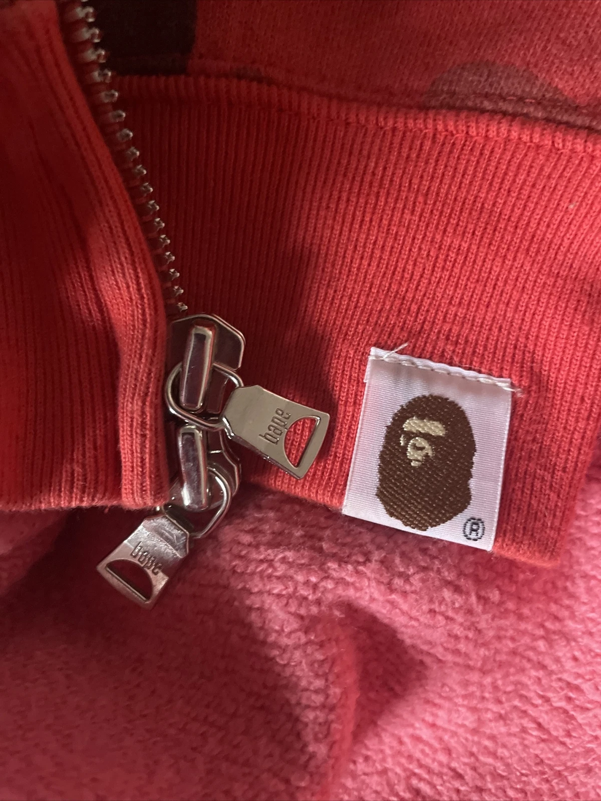 A BATHING APE (BAPE) Felpa con cappuccio mimetica rossa molto rara Bape vintage A Bathing Ape NUOVA One Of One